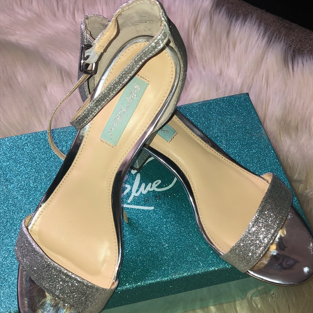 Betsy Johnson Blue✨Silver block heel sandals